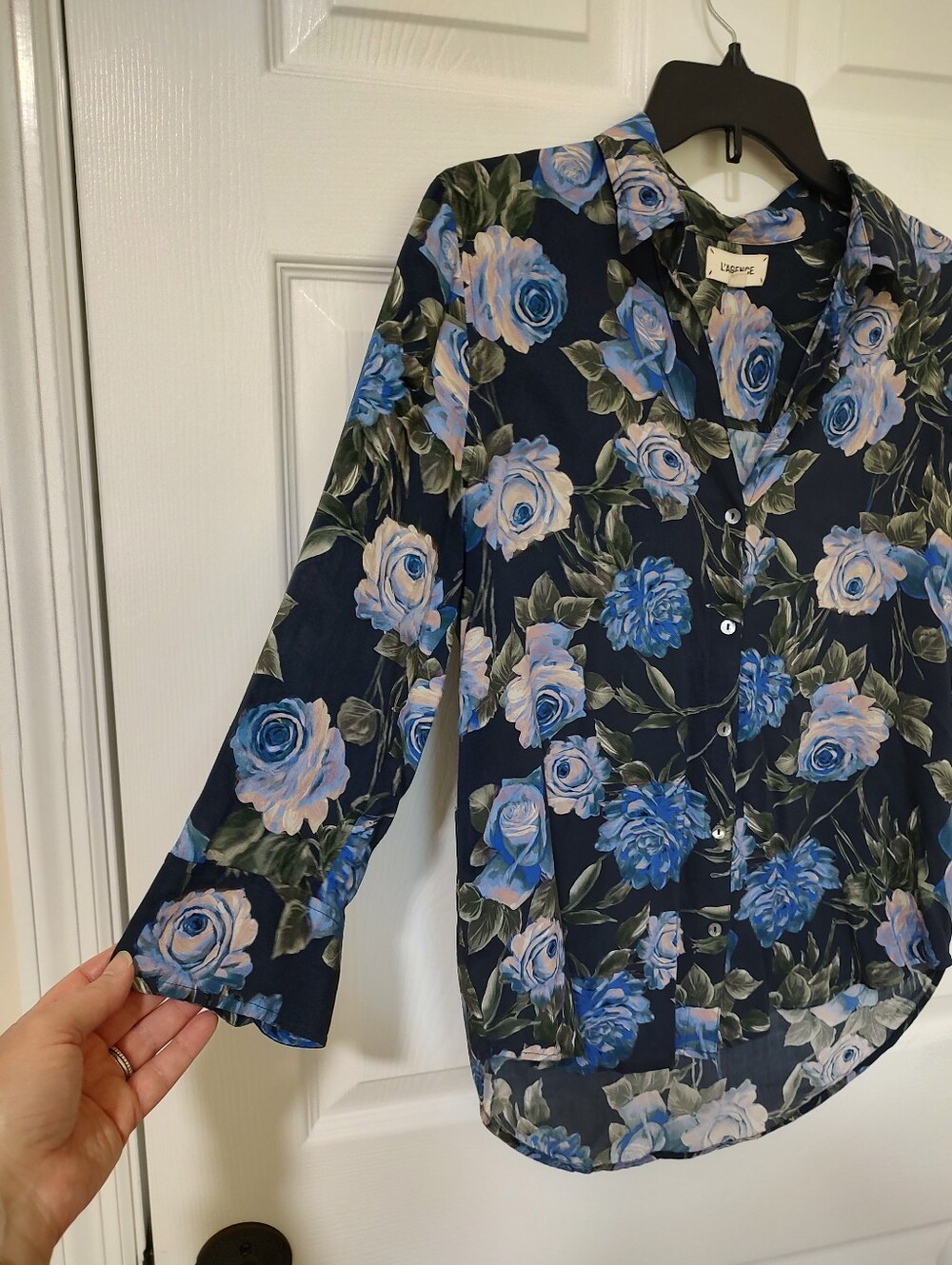 L'Agence Camille Floral Hi-Low Blouse 3/4 Sleeve Collar V Neck Blue Roses M - Picture 7 of 11